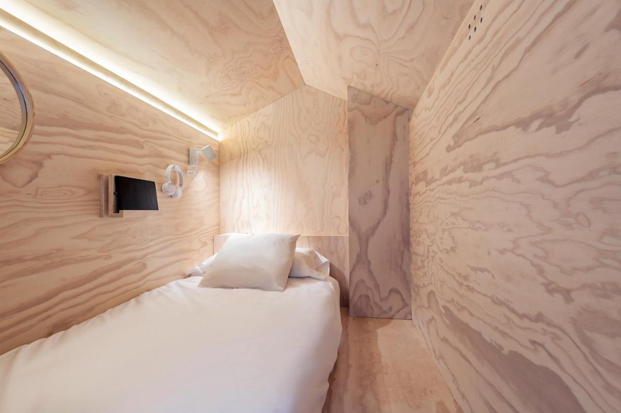 Colo Colo Hostel - Single Private Beds San Sebastian Exterior photo